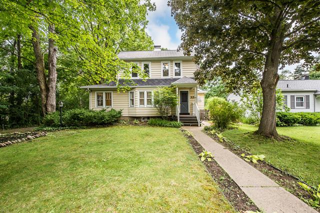 front view picture of 324 Highlake Avenue, Ann Arbor, MI. 48103