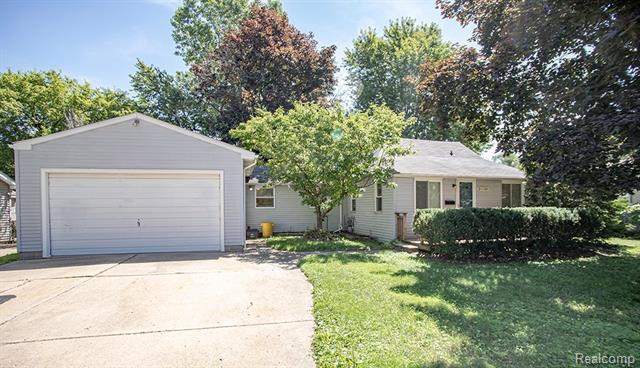 front view picture of 26630 Rialto St, Madison Heights, MI. 48071