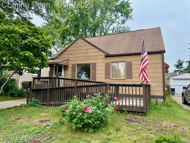 front view picture of 26636 Lorenz St, Madison Heights, MI. 48071