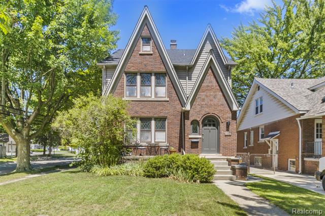 front view picture of 903 E 2Nd St, Royal Oak, MI. 48067