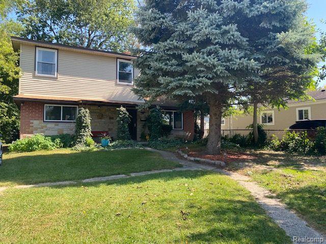 front view picture of 26724 Barrington St, Madison Heights, MI. 48071