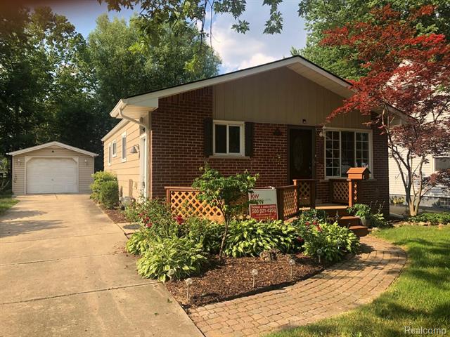 front view picture of 1890 Princeton Rd, Berkley, MI. 48072