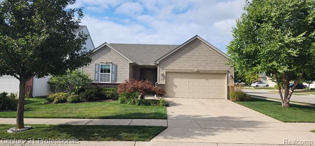 front view picture of 4157 Pepper Tree Lane, Howell, MI. 48843