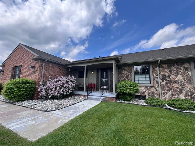 front view picture of 12485 Cambridge Boulevard, South Lyon, MI. 48178