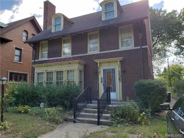 front view picture of 2067 W Boston Boulevard, Detroit, MI. 48206