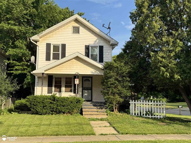 front view picture of 870 Tacken Street, Flint, MI. 48532