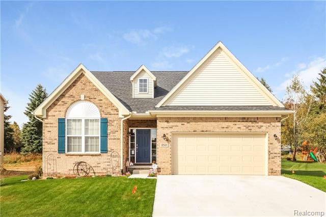 front view picture of 185 Crystal Wood Circle, Howell, MI. 48843