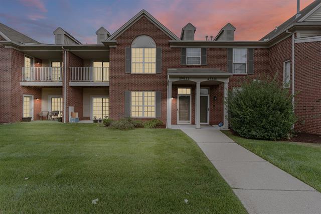 front view picture of 29822 Heritage Parkway, Warren, MI. 48092
