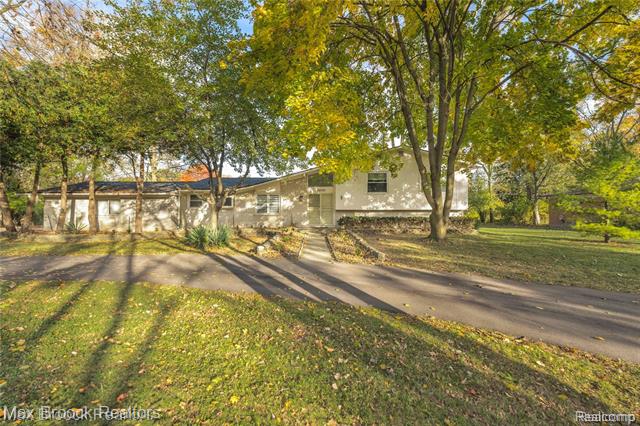 front view picture of 28290 Inkster Rd, Southfield, MI. 48034