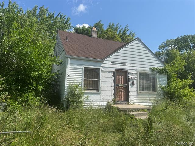 front view picture of 15065 Saratoga St, Detroit, MI. 48205
