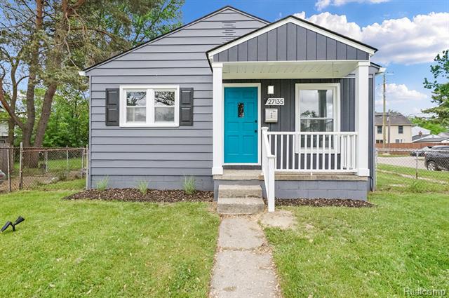 front view picture of 27135 Barrington St, Madison Heights, MI. 48071
