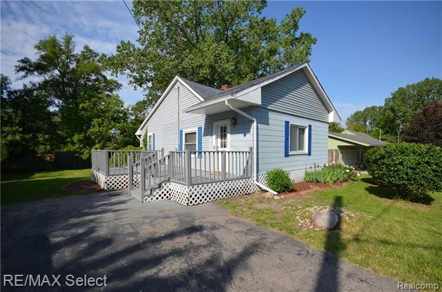 front view picture of 3039 Devonshire Street, Flint, MI. 48504