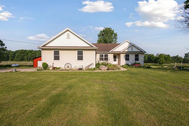 front view picture of 8078 S Royston Road, Eaton Rapids, MI. 48827