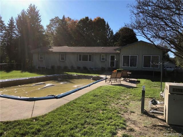 front view picture of 6140 Owosso Road, Fowlerville, MI. 48836