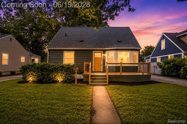 front view picture of 2330 Buckingham Ave, Berkley, MI. 48072
