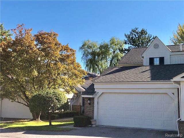 front view picture of 7173 Creeks Crossing, West Bloomfield, MI. 48322