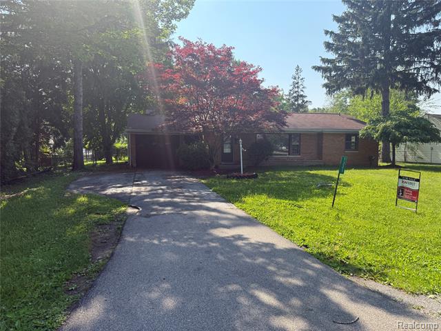 front view picture of 1321 Rainbow, Saginaw, MI. 48638