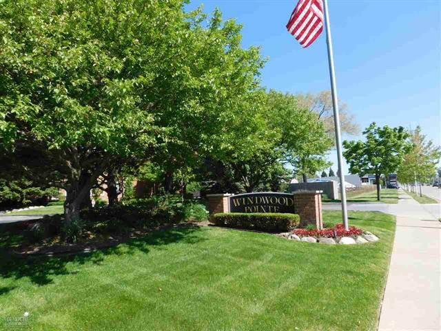 front view picture of 149 Windwood Pointe, Saint Clair Shores, MI. 48080