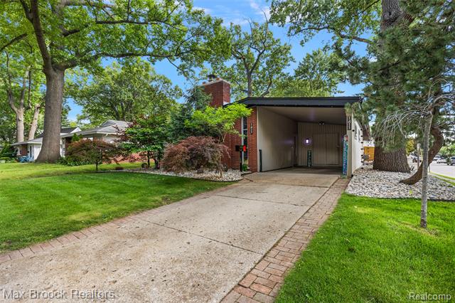 front view picture of 1411 W Farnum Ave, Royal Oak, MI. 48067
