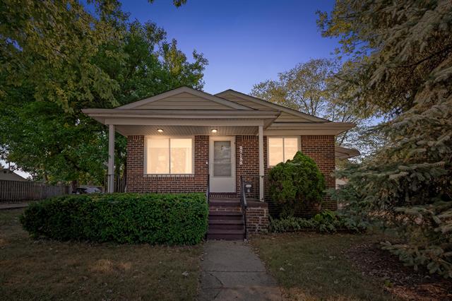 front view picture of 27135 Brush St, Madison Heights, MI. 48071