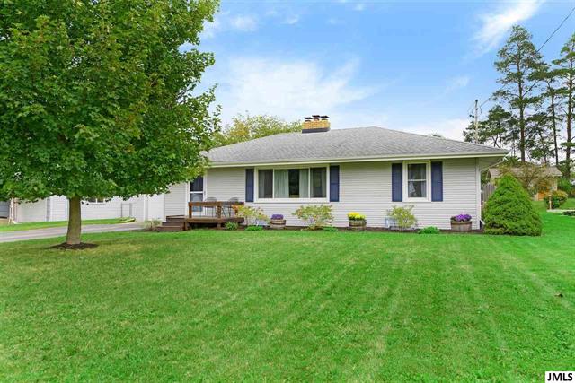 front view picture of 2325 Maple Dr, Jackson, MI. 49203