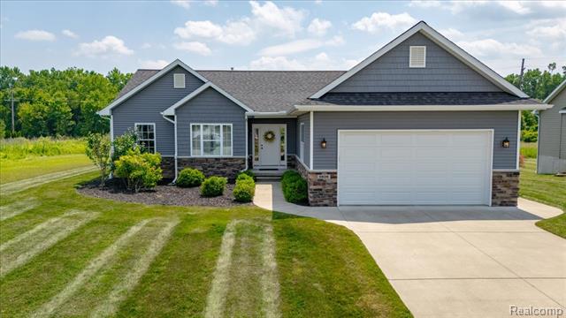 front view picture of 5606 Chatham Lane, Grand Blanc, MI. 48439