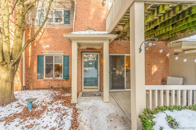 front view picture of 204 Marigold Circle, Westland, MI. 48185