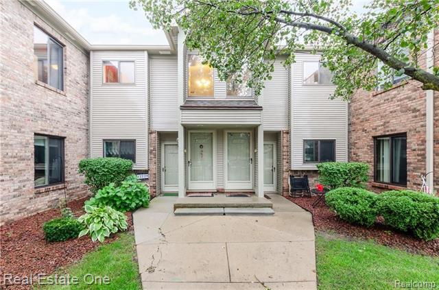front view picture of 42741 Lilley Pointe Drive, Canton, MI. 48187