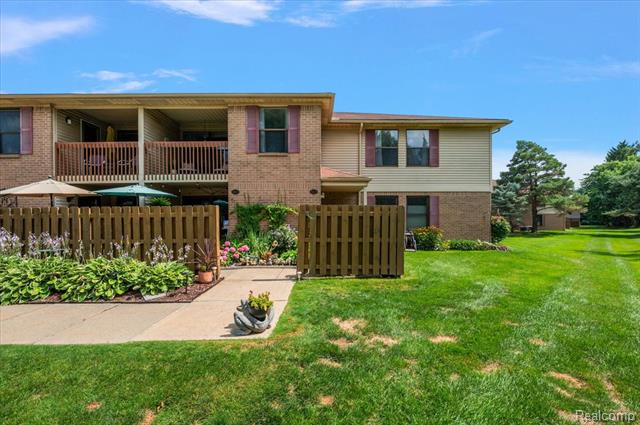 front view picture of 19227 Surrey Lane, Northville, MI. 48167