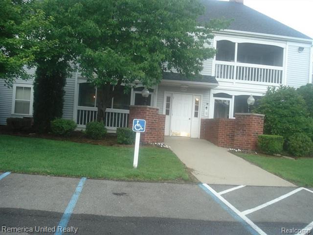 front view picture of 1137 Curzon Court, Howell, MI. 48843