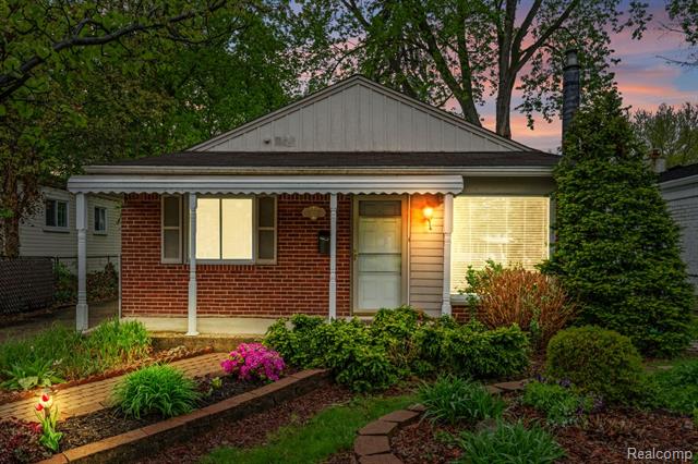 front view picture of 323 N Campbell Rd, Royal Oak, MI. 48067