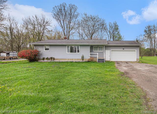 front view picture of 3090 Belsay, Flint, MI. 48506