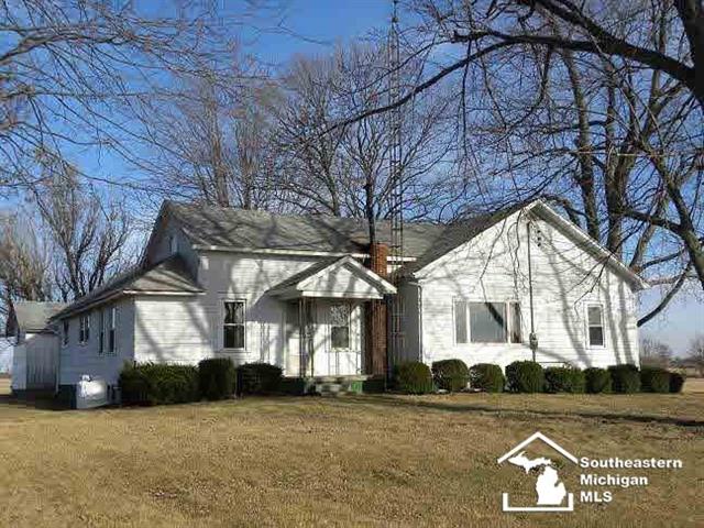 front view picture of 13125 Crockett Hwy, Blissfield, MI. 49228
