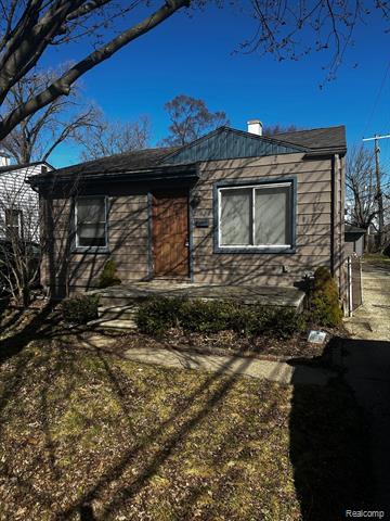 front view picture of 27026 Palmer St, Madison Heights, MI. 48071