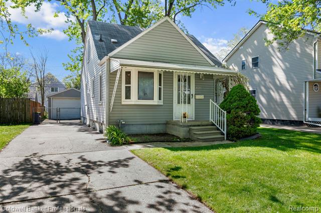 front view picture of 2125 Kipling Ave, Berkley, MI. 48072