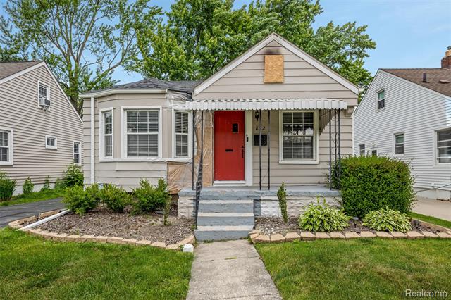 front view picture of 852 Cambridge Rd, Berkley, MI. 48072