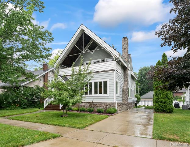 front view picture of 319 E University Ave, Royal Oak, MI. 48067