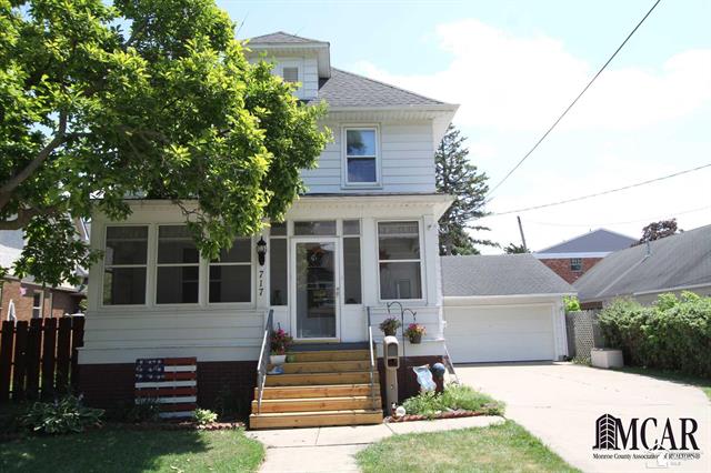 front view picture of 717 Washington St, Monroe, MI. 48161