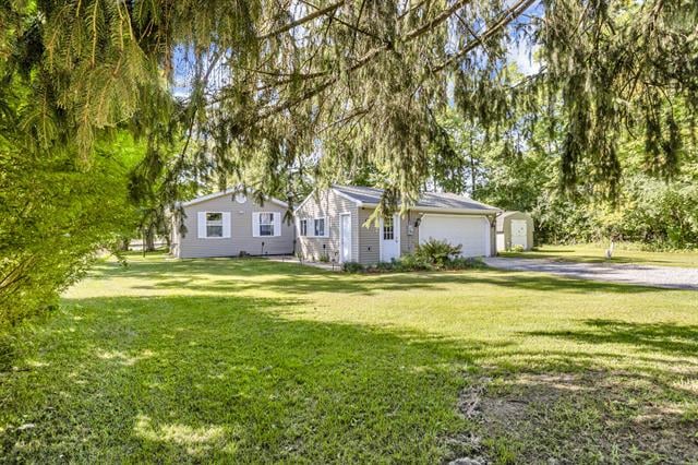 front view picture of 585 Norvell Beach Drive, Brooklyn, MI. 49230