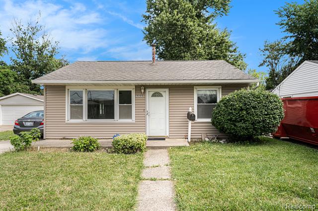 front view picture of 940 Mace Ave, Madison Heights, MI. 48071