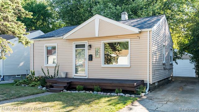 front view picture of 27050 Palmer St, Madison Heights, MI. 48071