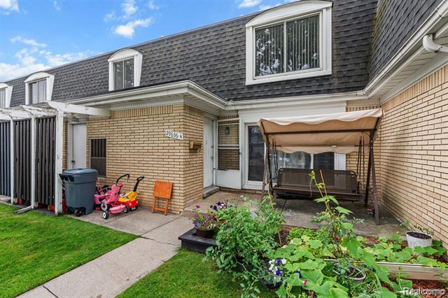 front view picture of 29636 City Center Drive, Warren, MI. 48093