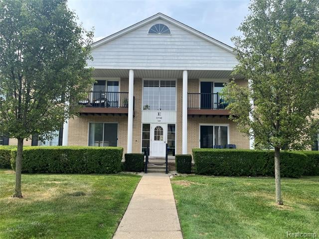 front view picture of 11740 Seaton Drive, Sterling Heights, MI. 48312