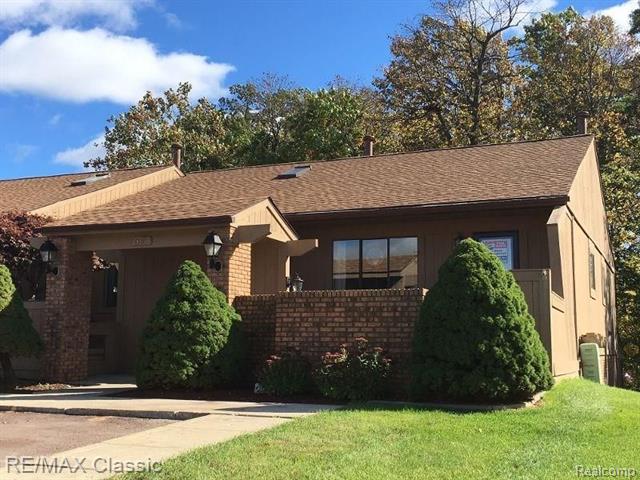 front view picture of 25635 Lexington Drive, South Lyon, MI. 48178
