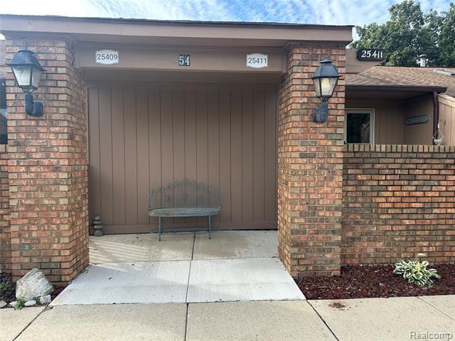 front view picture of 25411 Concord Lane, South Lyon, MI. 48178
