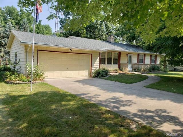 front view picture of 6172 W Court Street, Flint, MI. 48532