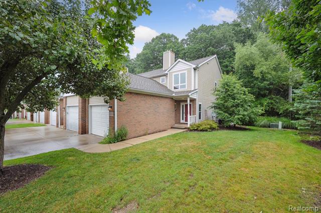 front view picture of 5585 Woodruff Shore Drive, Brighton, MI. 48116