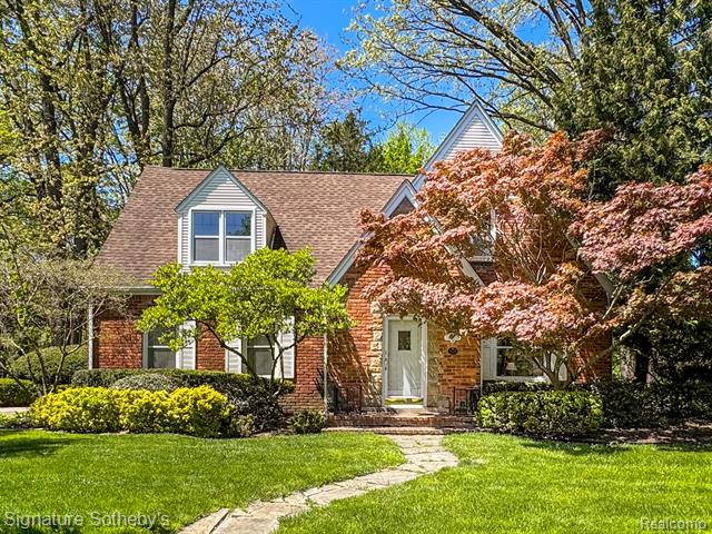 front view picture of 27721 Santa Barbara Dr, Southfield, MI. 48076