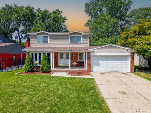 front view picture of 27451 Selkirk St, Southfield, MI. 48076