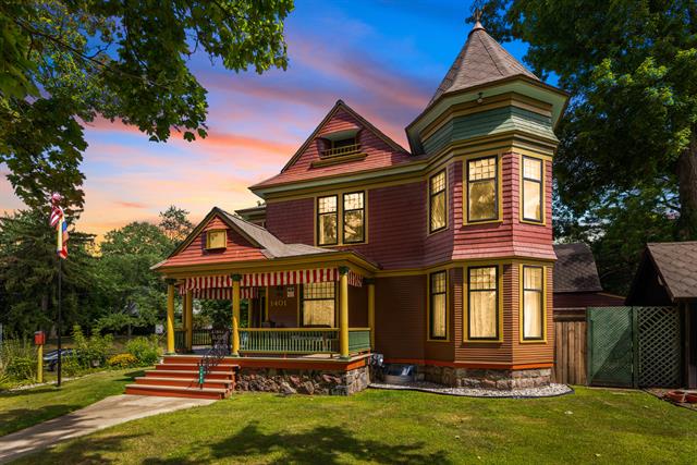 front view picture of 1401 Greenwood Ave, Jackson, MI. 49203